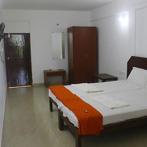 Deluxe Double or Twin Room Fan